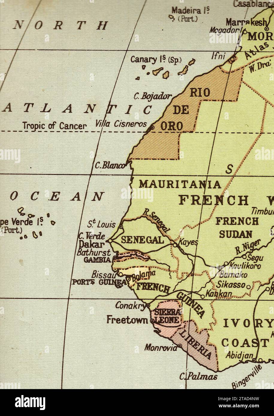 Una mappa politica d'epoca/antica dell'Africa occidentale francese in seppia. Foto Stock