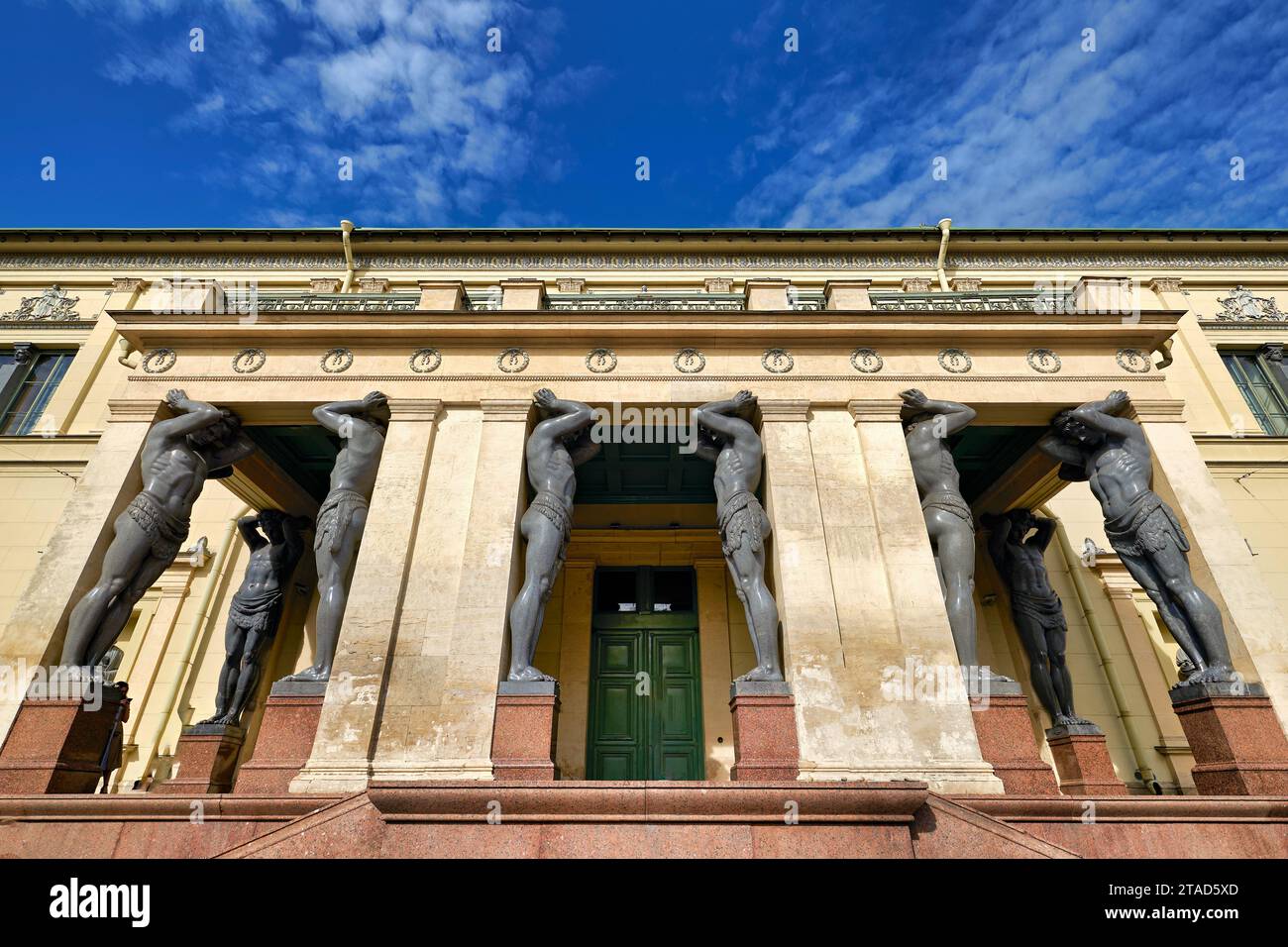 San Pietroburgo Russia. Winter Palace Museo Hermitage. Le statue di Atlantis Foto Stock