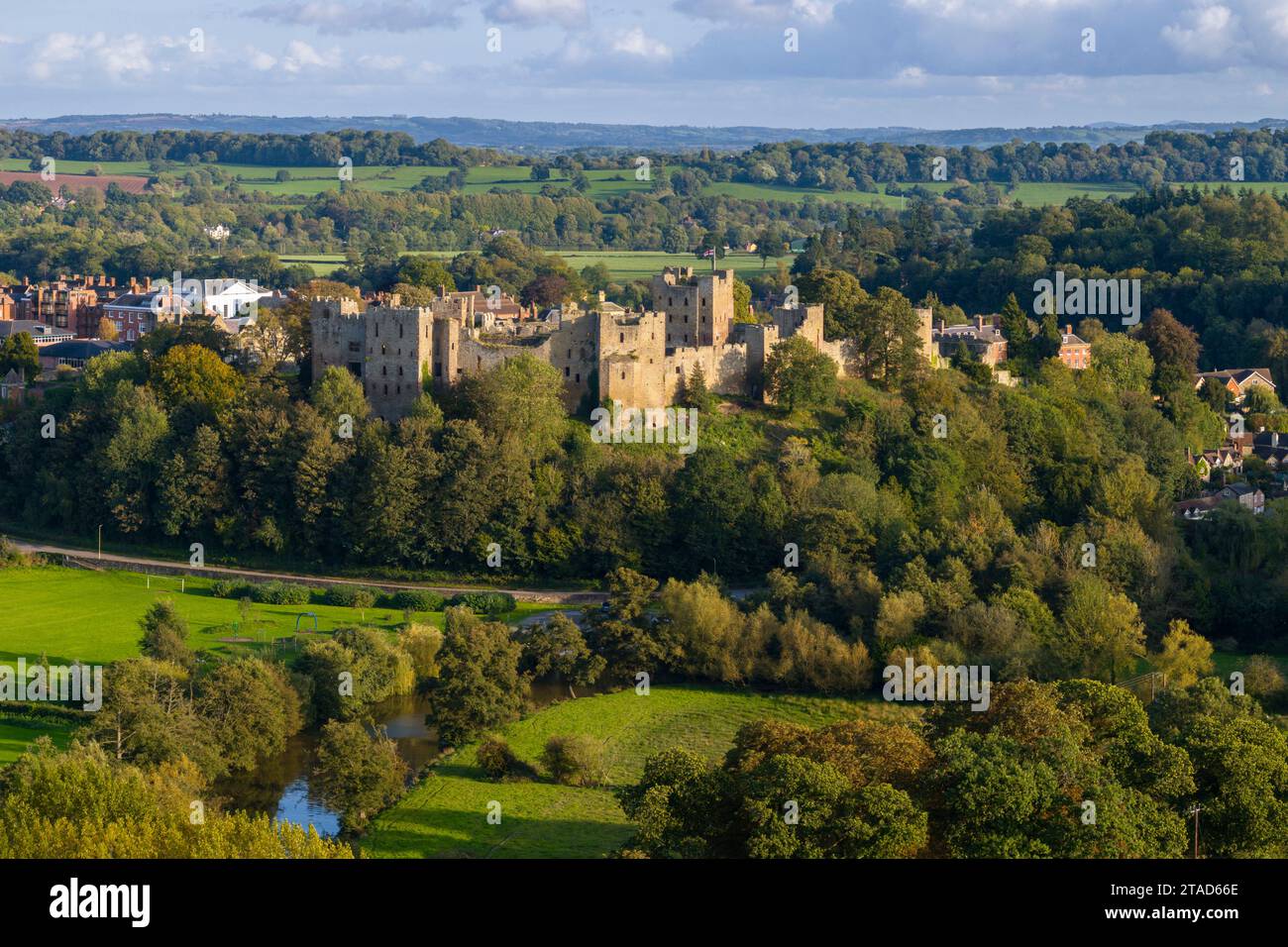 Le magnifiche rovine del castello di Ludlow, Ludlow, Shropshire, Inghilterra. Autunno (ottobre) 2023. Foto Stock