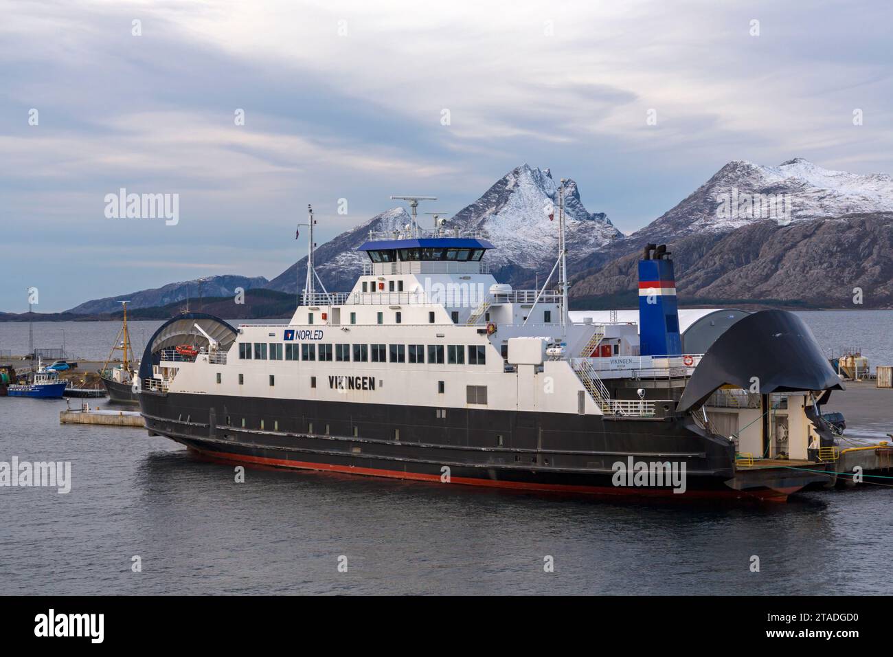 Norled MF Vikingen traghetto per auto a Sandnessjoen, Norvegia, Scandinavia, Europa a ottobre Foto Stock