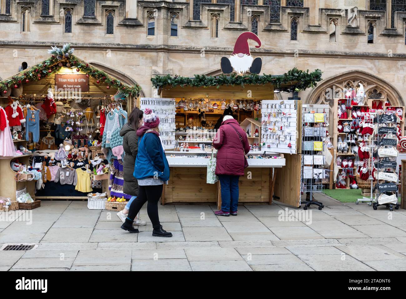 Bath Christmas Market 2023, Bath City Centre, City of Bath, Somerset, Inghilterra, REGNO UNITO Foto Stock