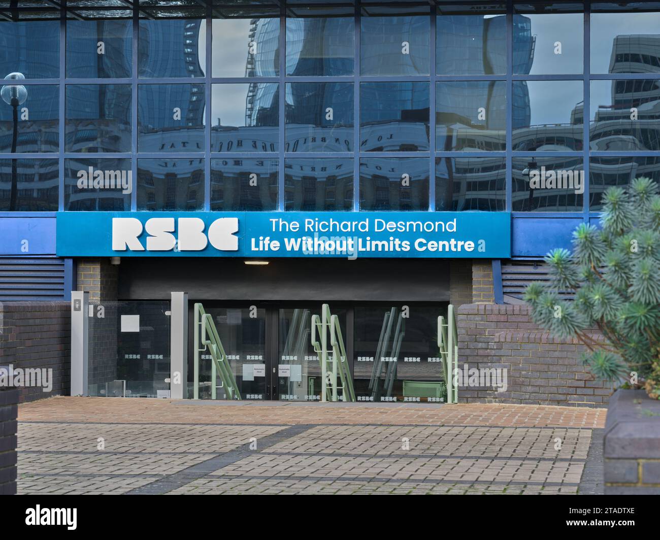 RSBC, il Richard Desmond Life Without Limits Centre, sulla riva nord del Tamigi, City of London, Inghilterra. Foto Stock