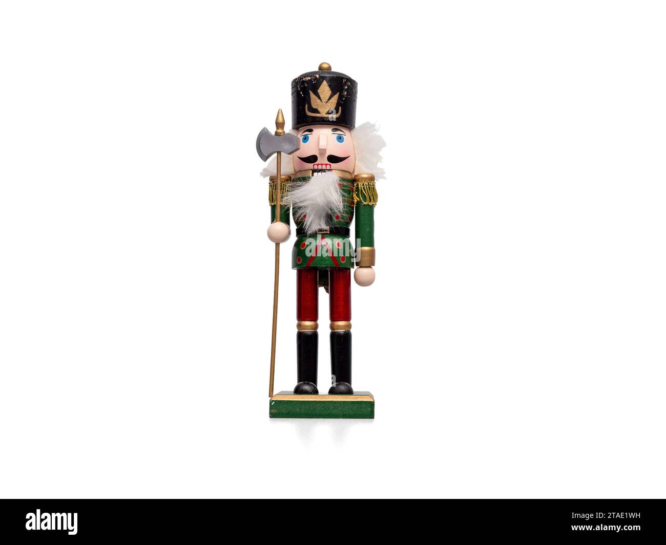 Lo Schiaccianoci di Natale isolato su sfondo bianco. Tradizionale statuetta in legno. Foto Stock