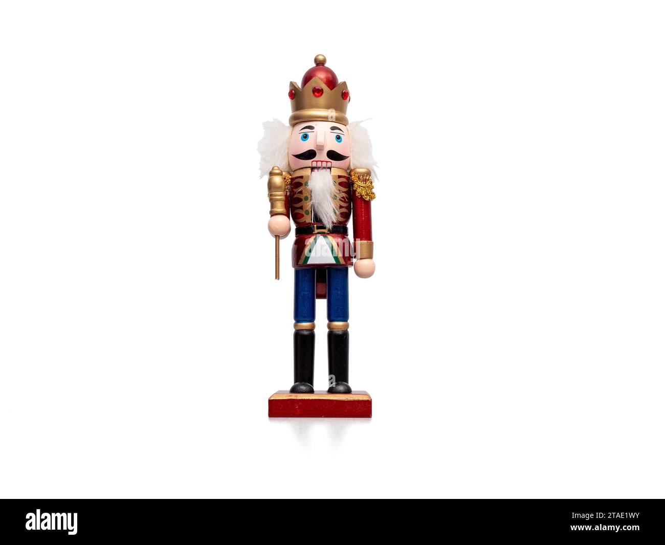 Lo Schiaccianoci di Natale isolato su sfondo bianco. Tradizionale statuetta in legno. Foto Stock