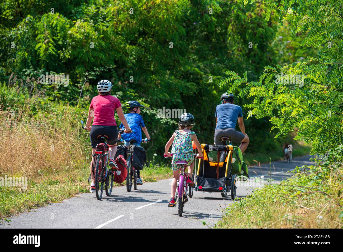 Francia, Haute-Savoie (74), Saint-Gingolph, gita in famiglia sulla strada verde da Saint-Gingolph Foto Stock