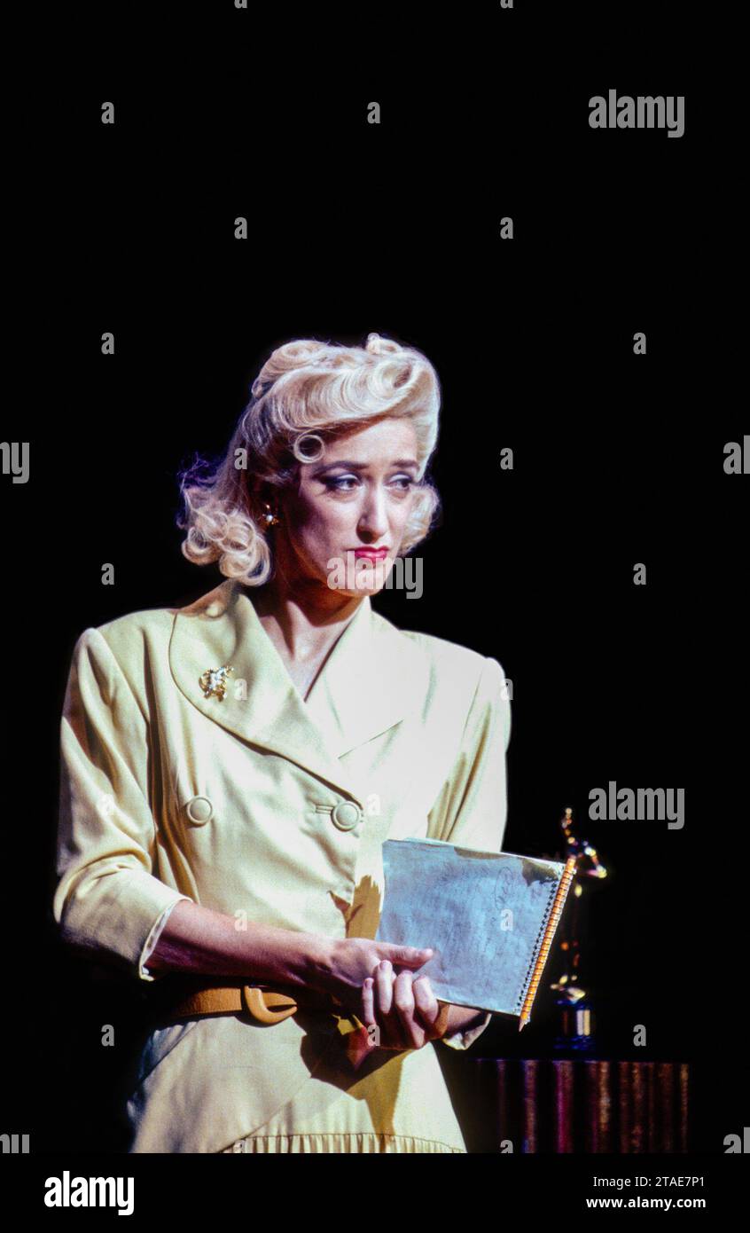 Haydn Gwynne (Oolie / donna) in CITY OF ANGELS al Prince of Wales Theatre, Londra W1 30/03/1993 libro: Larry Gelbart musica: CY Coleman testi: David Zippel scenografia: Robin Wagner costumi: Florence Klotz illuminazione: Paul Gallo combattimenti: B H Barry messa in scena musicale: Walter Painter regista: Michael Blakemore Foto Stock