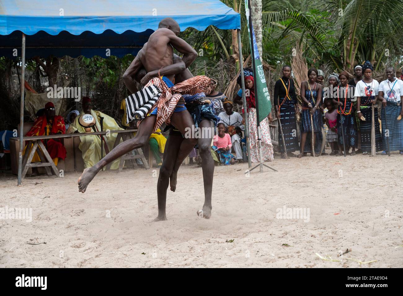 Senegal, Casamance, Cap Kirring, lotta tradizionale tra il gruppo etnico Diola, Foto Stock
