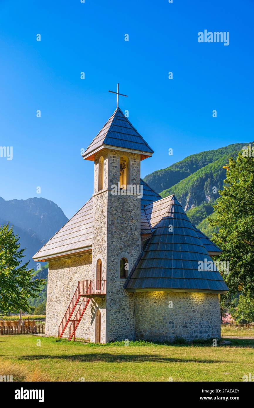 Albania, provincia di Shkoder, Parco Nazionale di Theth nel cuore delle Alpi albanesi, Theth, chiesa cattolica costruita nel 1892 e restaurata nel 2006 Foto Stock