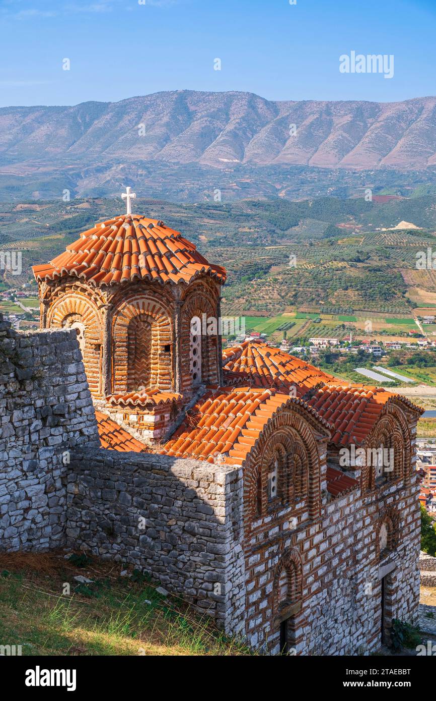 Albania, Berat, centro storico dichiarato Patrimonio dell'Umanità dall'UNESCO, la cittadella parzialmente costruita nel XIII secolo, chiesa bizantina medievale della Santissima Trinità Foto Stock