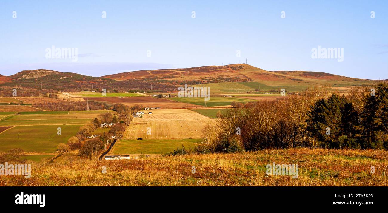 Splendido sole invernale che crea spettacolari viste panoramiche sulle Sidlaw Hills e sulla Strathmore Valley vicino a Dundee, Scozia Foto Stock