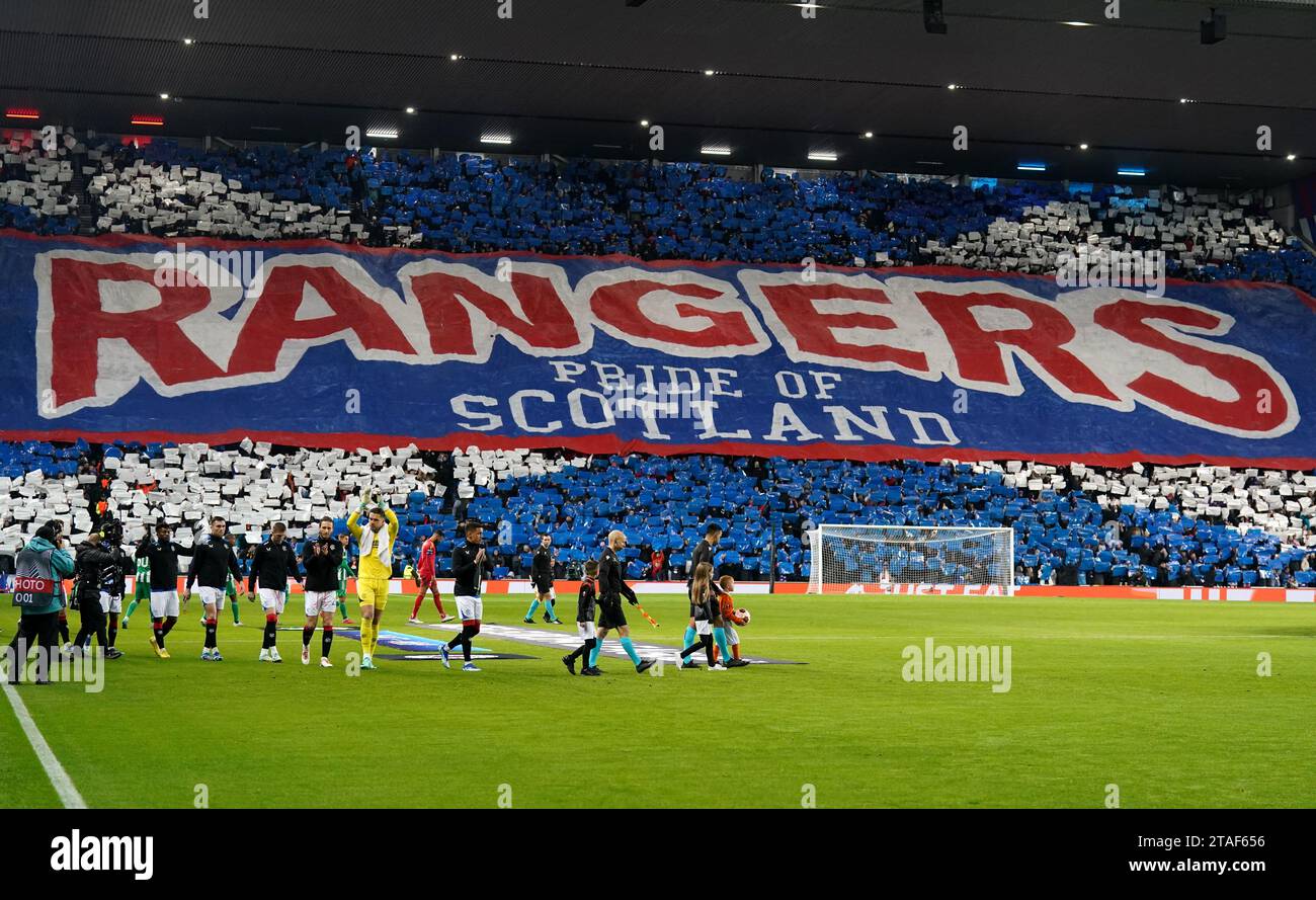 Rangers e Aris Limassol escono per la partita di UEFA Europa League Group C allo stadio Ibrox di Glasgow. Data foto: Giovedì 30 novembre 2023. Foto Stock