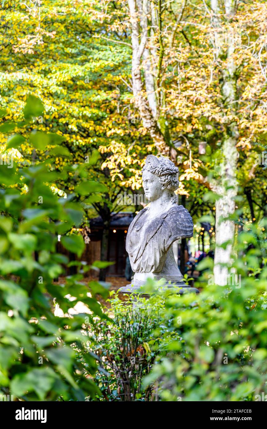 Scultura del busto nel Parco di Bruxelles (Parc de Bruxelles), Bruxelles, Belgio Foto Stock