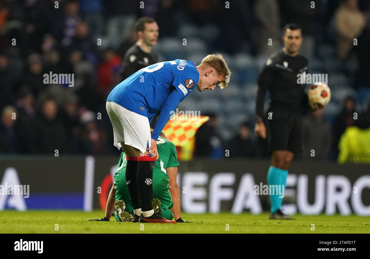 Ross McCausland dei Rangers reagisce dopo il tempo pieno della partita di UEFA Europa League Group C allo stadio Ibrox di Glasgow. Data foto: Giovedì 30 novembre 2023. Foto Stock