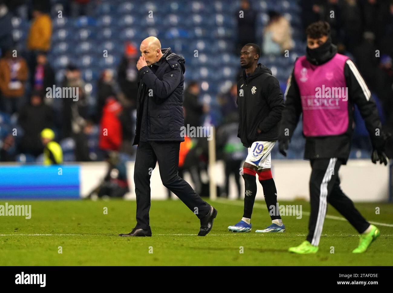 Il manager dei Rangers Philippe Clement (a sinistra) reagisce dopo la partita di UEFA Europa League Group C allo stadio Ibrox di Glasgow. Data foto: Giovedì 30 novembre 2023. Foto Stock