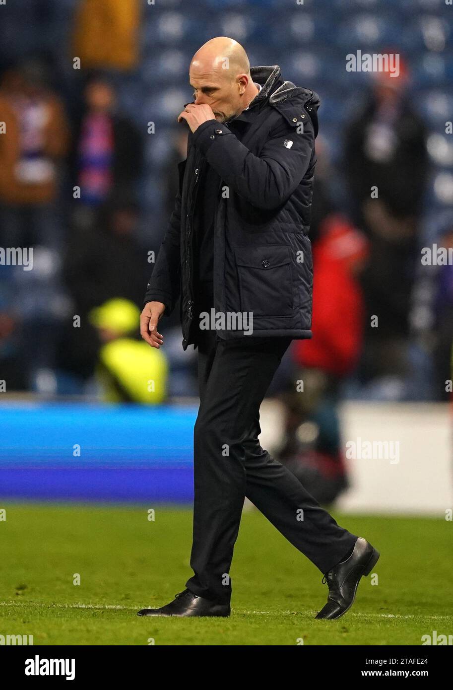 Il manager dei Rangers Philippe Clement reagisce dopo la partita di UEFA Europa League Group C allo stadio Ibrox di Glasgow. Data foto: Giovedì 30 novembre 2023. Foto Stock