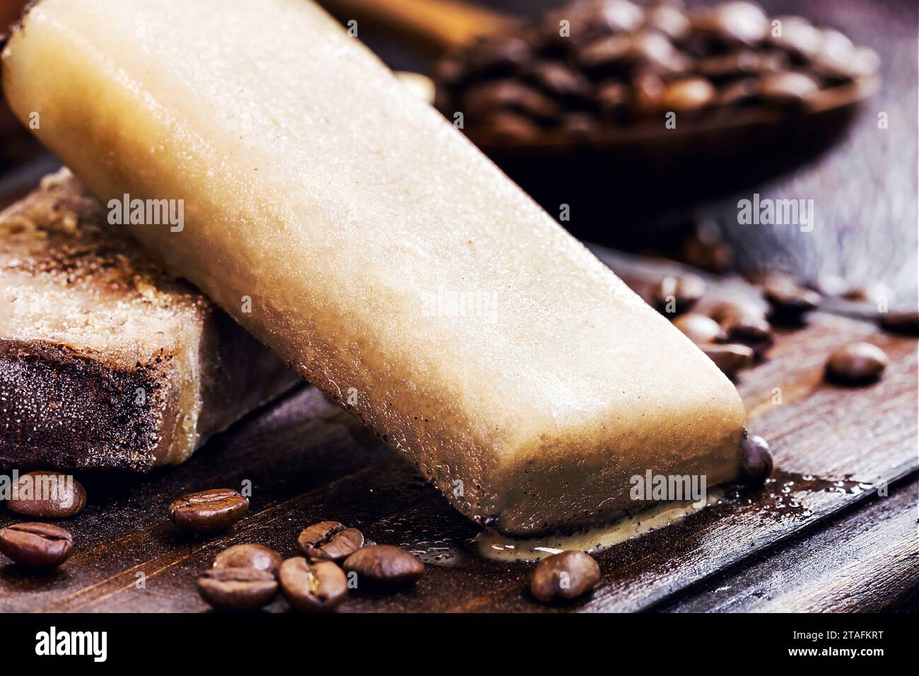 Popsicle al caffè, gelato dolce fatto in casa, cappuccino popsicle. Gelato da buongustai raro Foto Stock