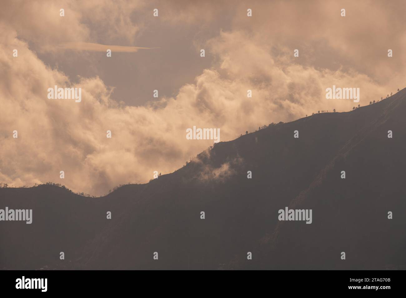 Vista in primo piano del Monte Gunung Batur - il vulcano Kintamani a Bali Indonesia Foto Stock