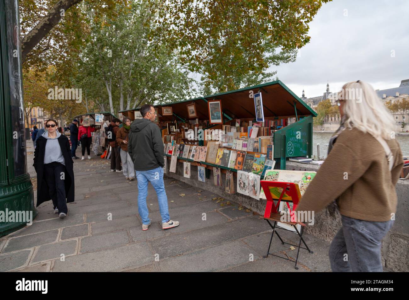 Librerie di seconda mano sull'argine della Senna, Parigi, Francia. Foto Stock