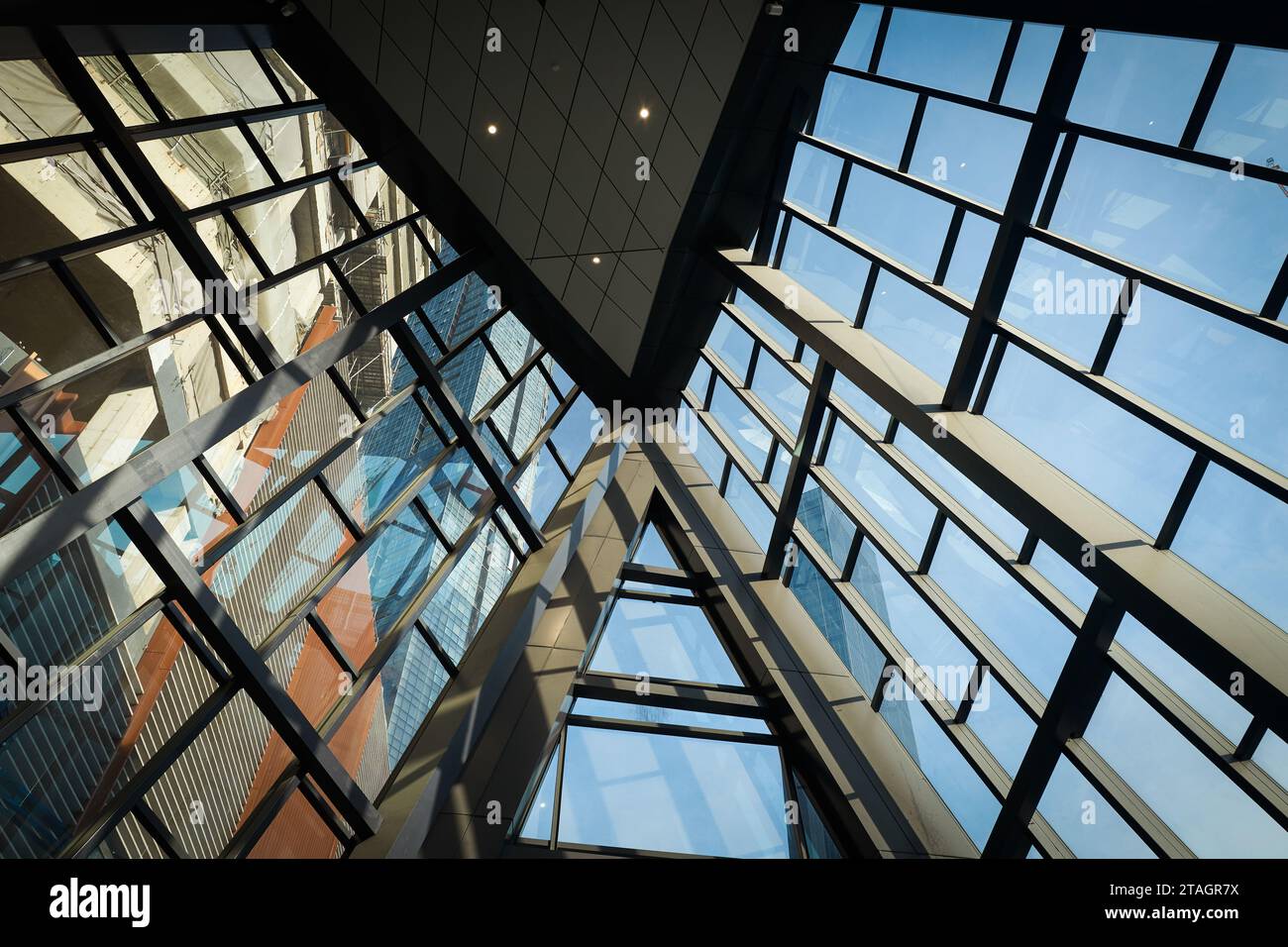 Architettura astratta e moderna dell'edificio Foto Stock