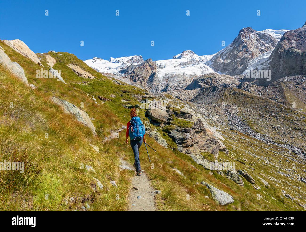 Monte Rosa (Italia) - Una vista sulle montagne in Val d'Ayas con il Monte Rosa vetta delle Alpi, sentieri alpinistici per il Rifugio Mezzalama e Guida di Ayas Foto Stock