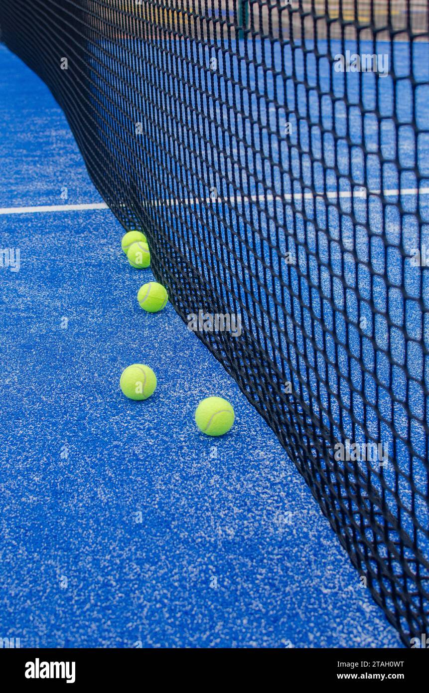 Palle da tennis sul campo in erba immagini e fotografie stock ad alta  risoluzione - Alamy