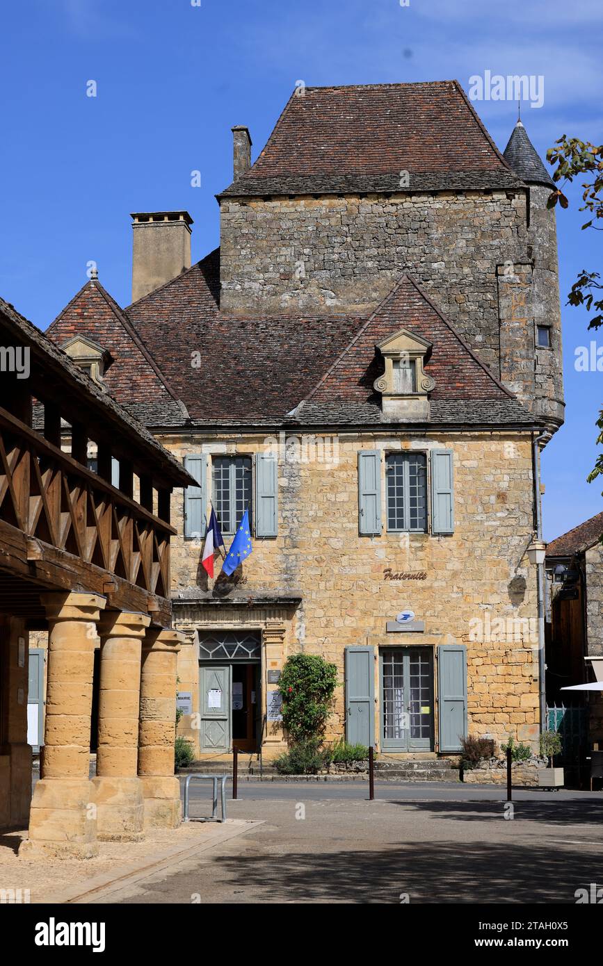 La residenza privata del governatore (XV secolo) nel centro della bastide di Domme creata nel 1281 dal re Philippe le Hardi. Questo monumento attualmente Foto Stock