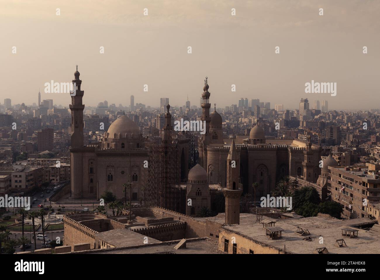 La Moschea Madrasa del sultano Hassan nella città vecchia del Cairo, in Egitto Foto Stock