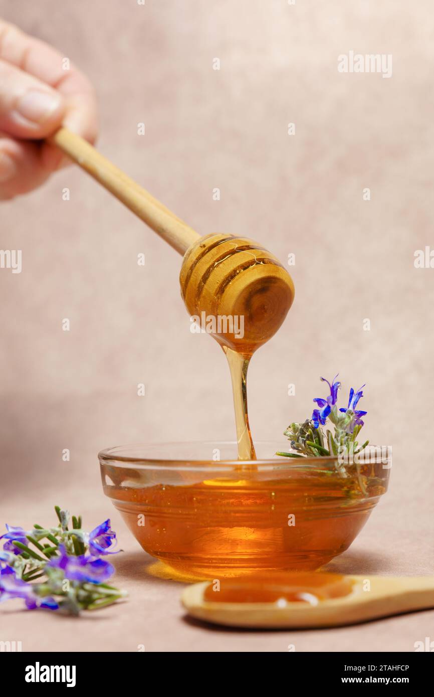 Cucchiaio di legno di miele immagini e fotografie stock ad alta risoluzione  - Alamy