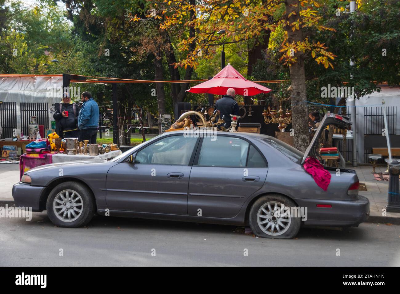 Mercato delle pulci a ponte secco a Tbilisi , Georgia Foto Stock