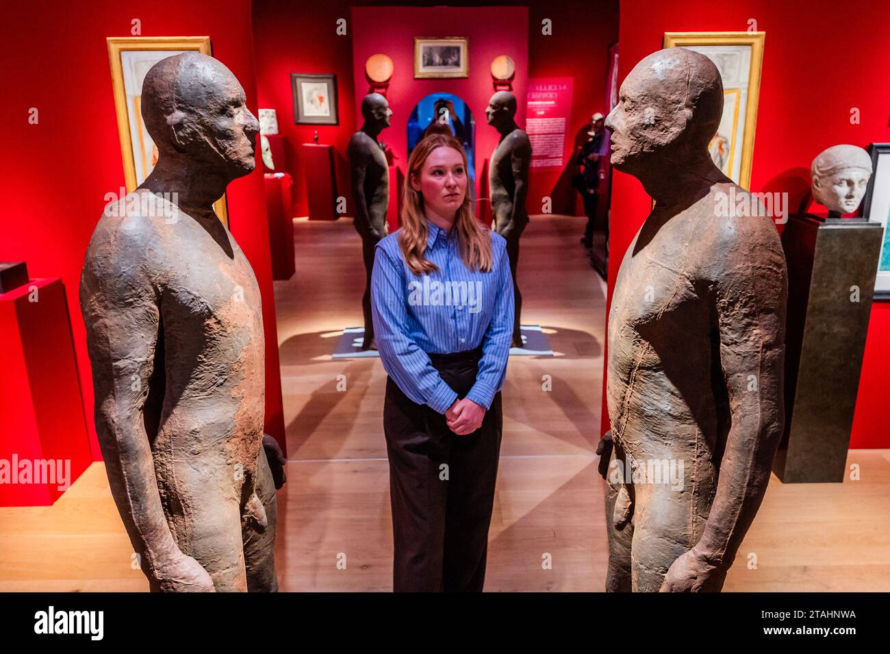 Londra, Regno Unito. 1 dicembre 2023. ANTONY GORMLEY, REFLECTION II, Estimate: £400,000-600,000 - Un'anteprima delle vendite della settimana classica al Christies di Londra, tra cui Una collezione Odyssey: Property from the Mougins Museum of Classical Art La serie, che spazia dall'antichità al XXI secolo, con sei aste dal vivo e una vendita online, si svolgerà dal 1° al 15 dicembre, con i punti salienti dell'asta in pubblico dal 1° dicembre. Crediti: Guy Bell/Alamy Live News Foto Stock