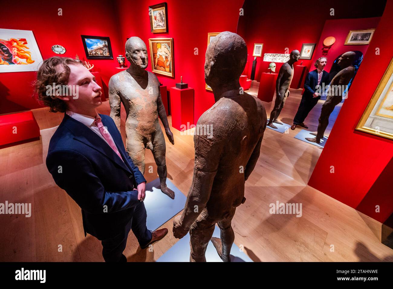 Londra, Regno Unito. 1 dicembre 2023. ANTONY GORMLEY, REFLECTION II, Estimate: £400,000-600,000 - Un'anteprima delle vendite della settimana classica al Christies di Londra, tra cui Una collezione Odyssey: Property from the Mougins Museum of Classical Art La serie, che spazia dall'antichità al XXI secolo, con sei aste dal vivo e una vendita online, si svolgerà dal 1° al 15 dicembre, con i punti salienti dell'asta in pubblico dal 1° dicembre. Crediti: Guy Bell/Alamy Live News Foto Stock