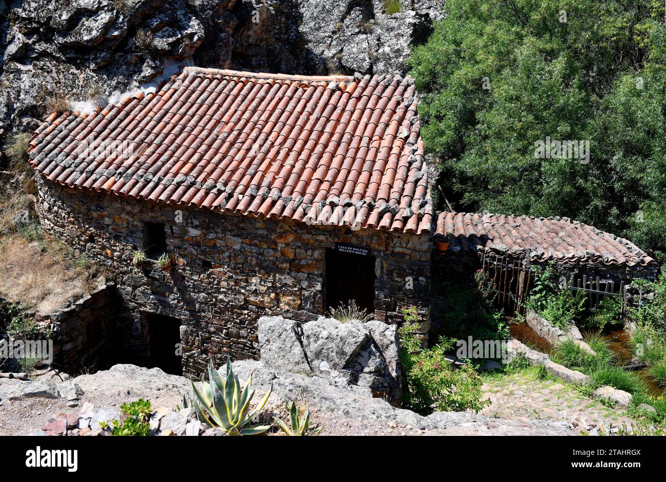 Penha Garcia, mulini idraulici sul fiume Ponsul . Idanha-a-Nova, Castelo Branco, Portogallo. Foto Stock