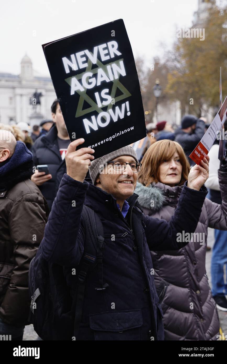 Inghilterra, Londra, Whitehall, raduno antisemitista, sostenitori pro-Israele riempiono le strade intorno a Whitehall, 26 novembre 2023. Foto Stock