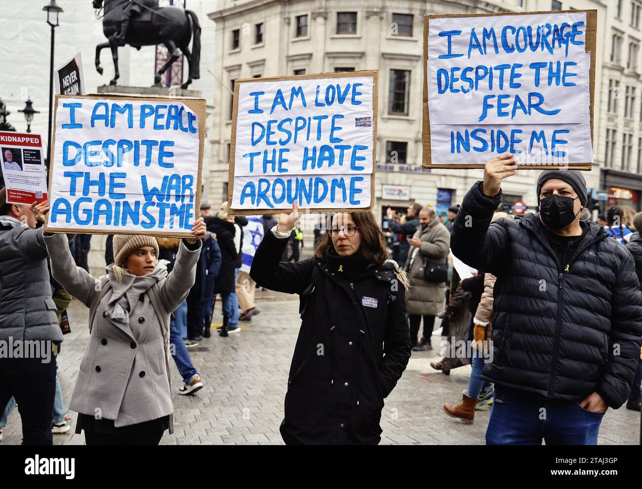 Inghilterra, Londra, Whitehall, raduno antisemitista, sostenitori pro-Israele riempiono le strade intorno a Whitehall, 26 novembre 2023. Foto Stock