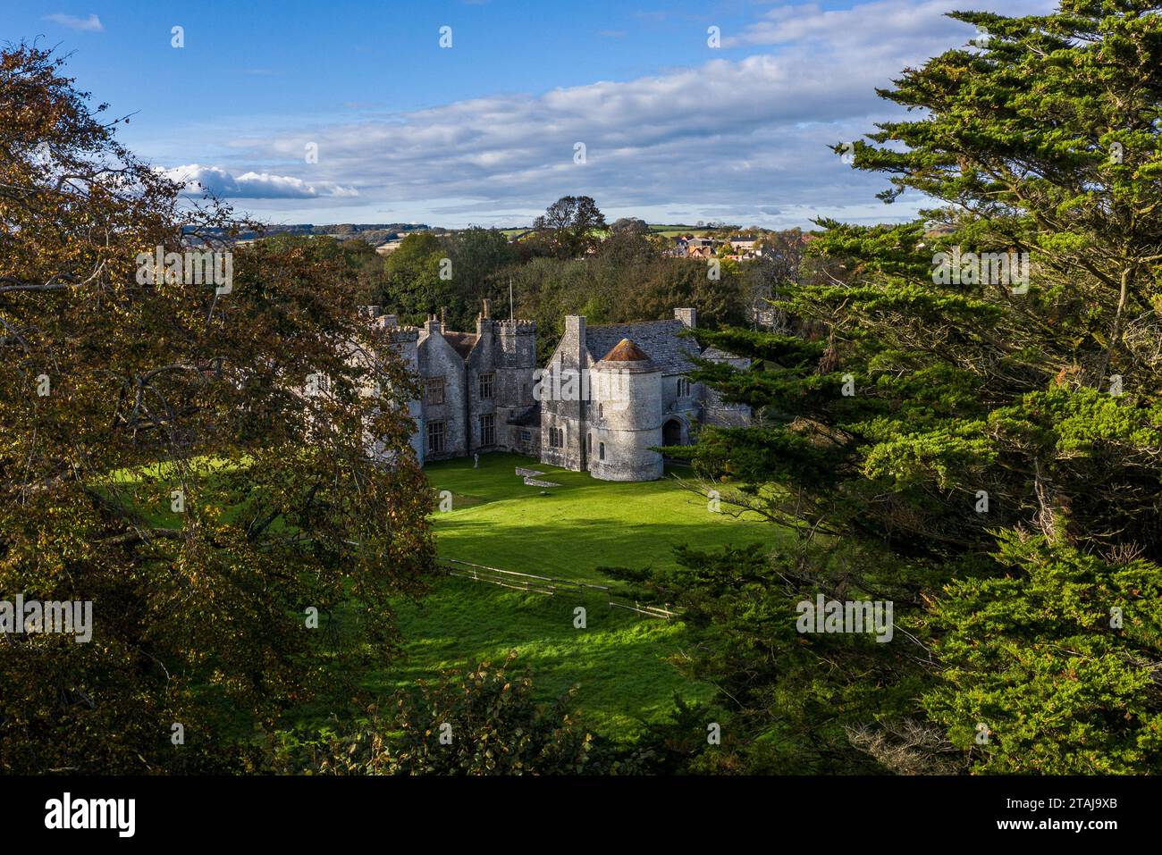 Wolfeton House isolata dal mondo esterno da antichi boschi nel Dorset, Inghilterra, Regno Unito. Foto Stock