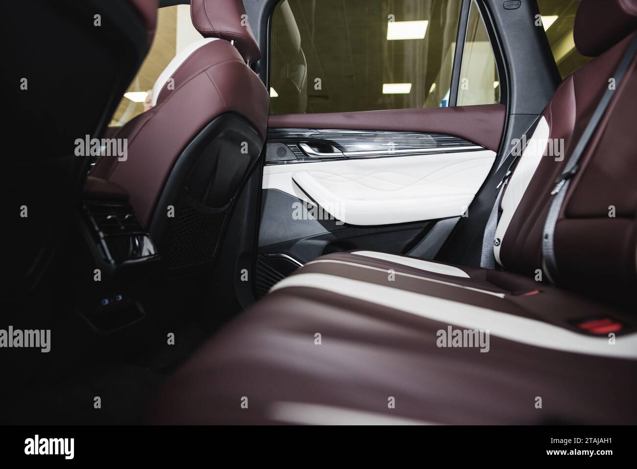 sedili posteriori in un'auto costosa. Foto di alta qualità Foto Stock