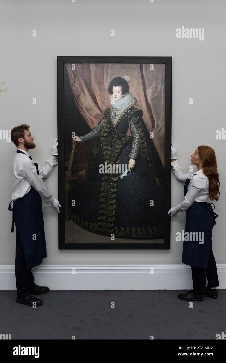 Londra, Regno Unito. 1 dicembre 2023. LONDRA, REGNO UNITO - 1 DICEMBRE 2023: I tecnici guardano a un dipinto di Diego Rodriguez de Silva y Velazquez, Ritratto di Isabel de Borbon, Regina di Spagna, lunghezza intera, il valore è di 35 milioni di dollari, che saranno offerti in occasione di un'asta al Sotheby's New York nel febbraio 2024 durante un servizio fotografico presso la casa d'asta Sotheby's a Londra, Regno Unito, il 1° dicembre 2023. (Foto di Wiktor Szymanowicz/NurPhoto) credito: NurPhoto SRL/Alamy Live News Foto Stock