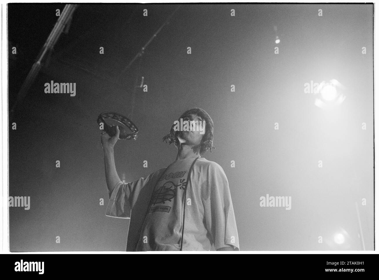 IAN BROWN, THE STONE ROSES, CANTANTE, 1994: Ian Brown dei The Stone Roses che suonano al Newport Centre di Newport, Galles, Regno Unito in un tour per promuovere il loro singolo Love Spreads e l'album Second Coming, il 4 dicembre 1994. Foto: Rob Watkins Foto Stock