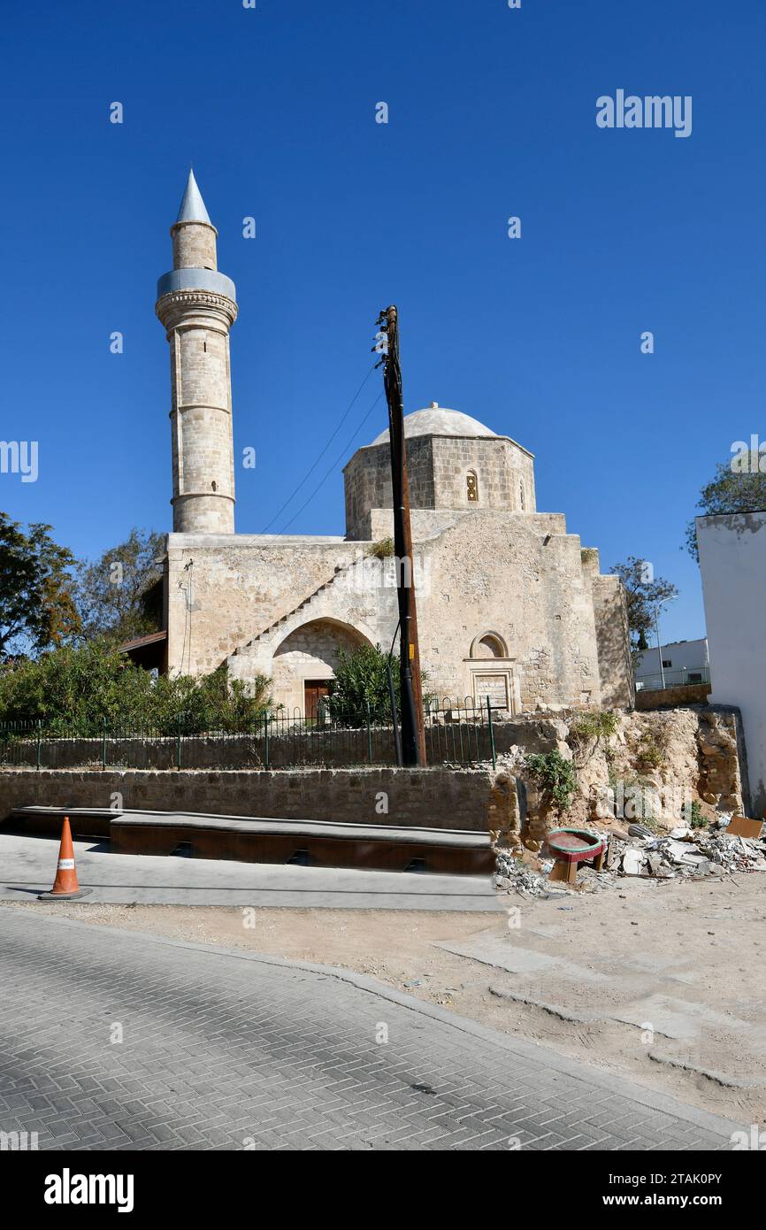 Cipro, Moschea di Agia Sophia nel centro storico di Paphos alias Pafos - città è stata capitale europea della cultura nel 2017 Foto Stock