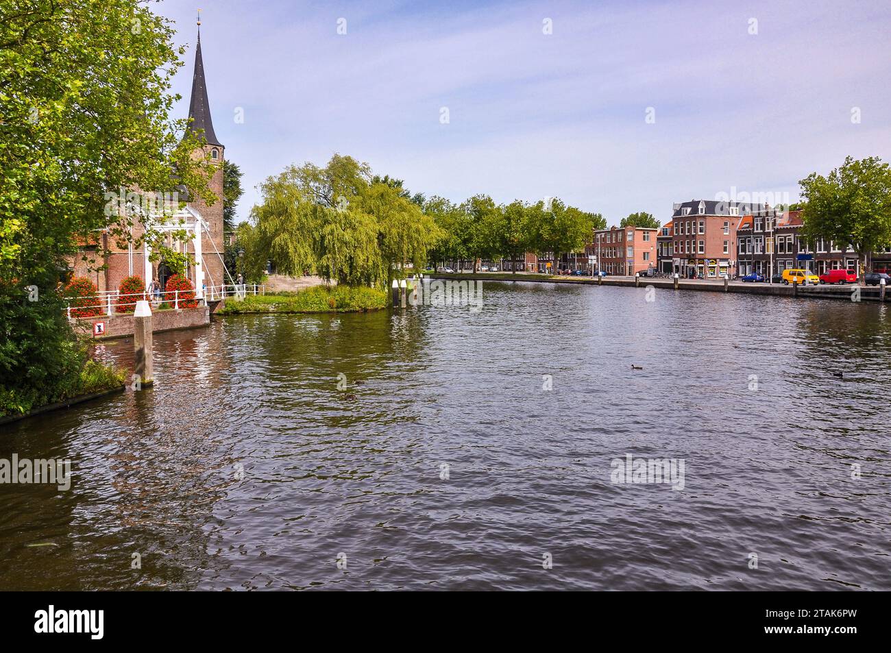 Vista urbana della splendida città di Delft, Paesi Bassi, Europa Foto Stock