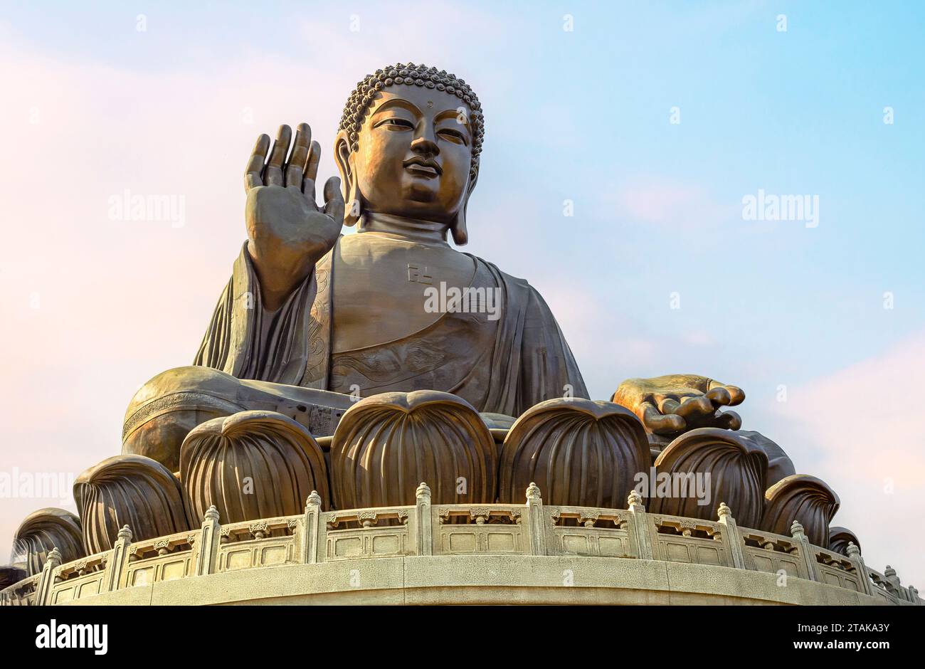 Primo piano del grande Buddha di Ngong Ping all'Isola di Lantau, Hong Kong Foto Stock