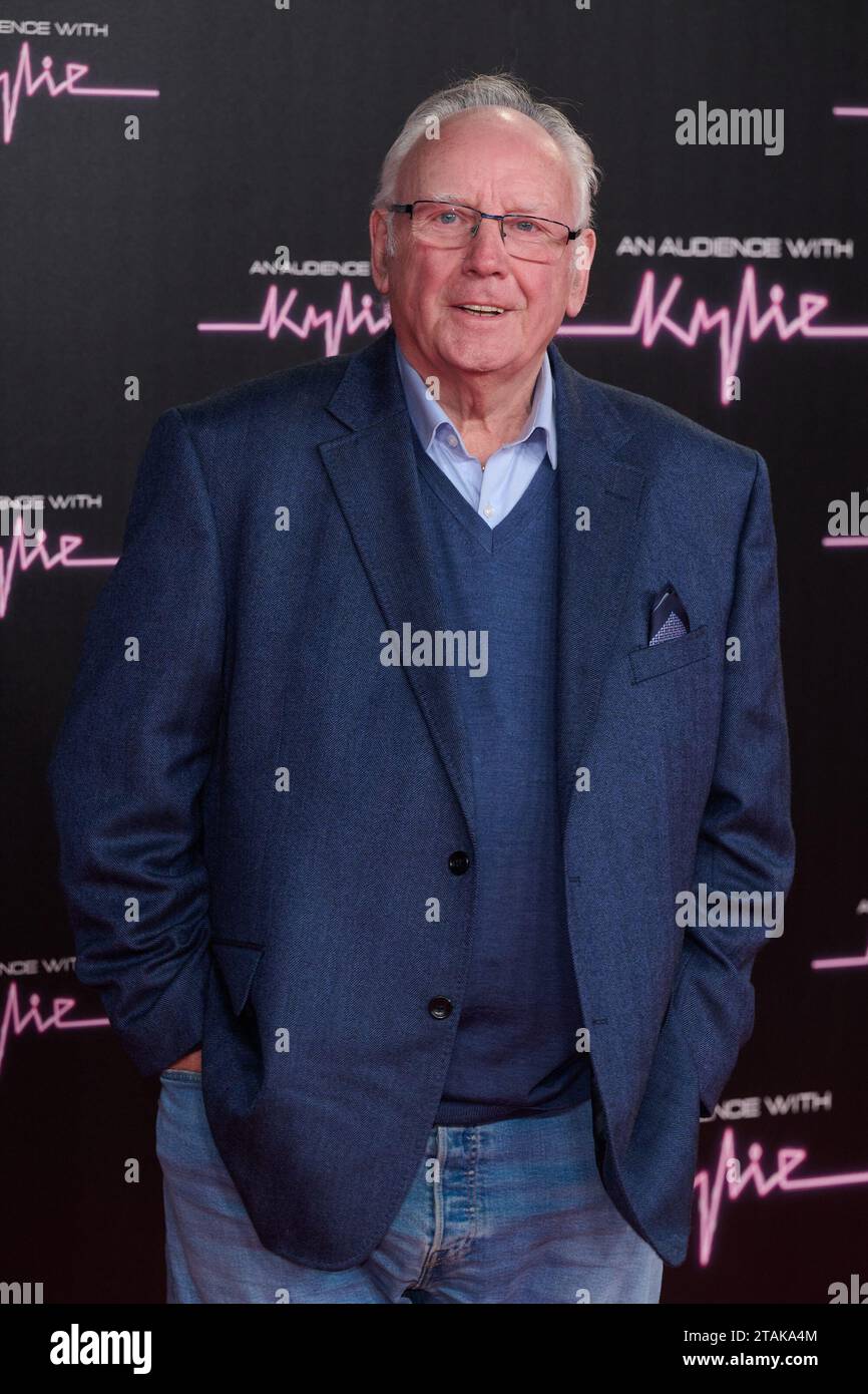 Londra, Regno Unito . 1 dicembre 2023 . Pete Waterman fotografato all'An Audience con KYLIE tenutosi alla Royal Albert Hall. Credito: Alan D West/EMPICS/Alamy Live News Foto Stock