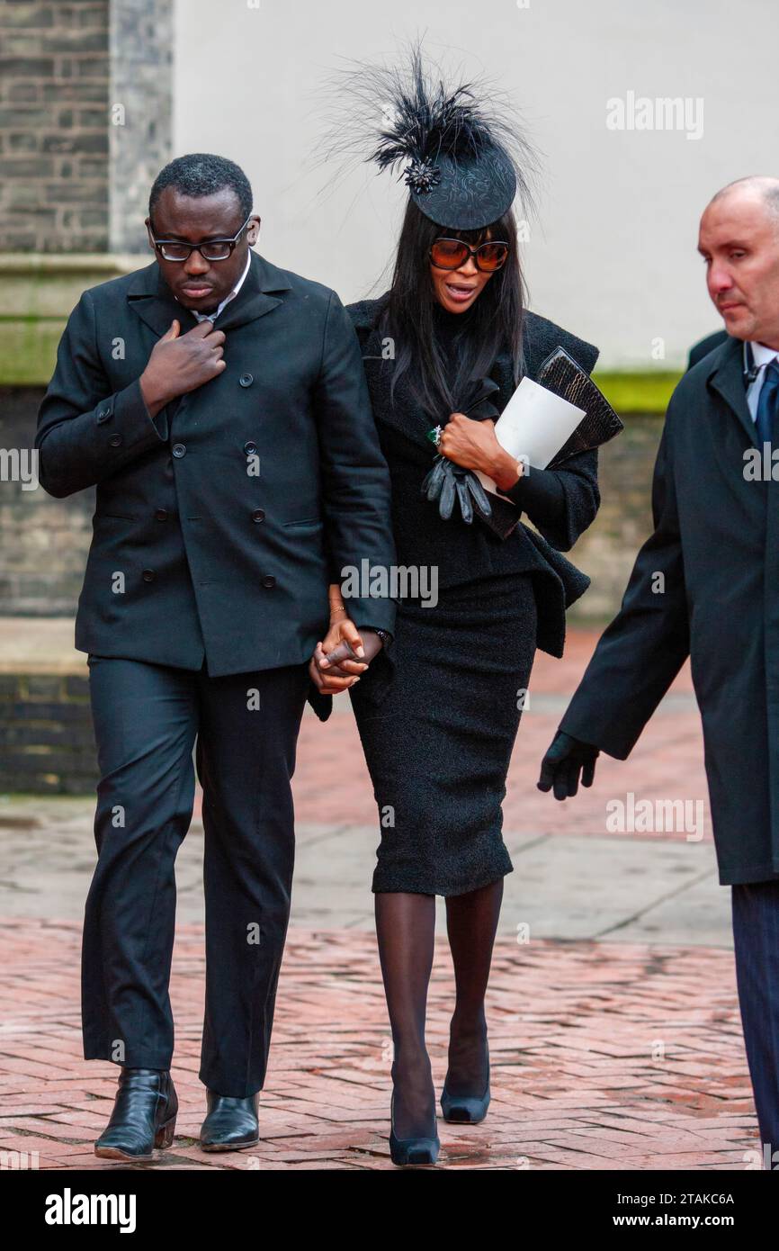 25.2.10 Alexander Lee McQueen funerale a knightsbridge Kate Moss, Naomi Campbell, Stella McCartney, Sam Taylor-Wood e Daphne Guinness sono stati tra i partecipanti Foto Stock