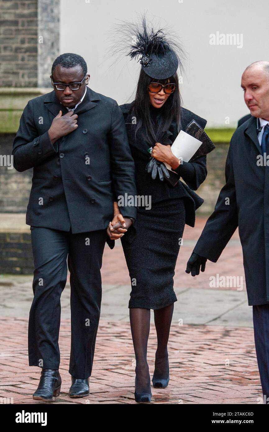 25.2.10 Alexander Lee McQueen funerale a knightsbridge Kate Moss, Naomi Campbell, Stella McCartney, Sam Taylor-Wood e Daphne Guinness sono stati tra i partecipanti Foto Stock