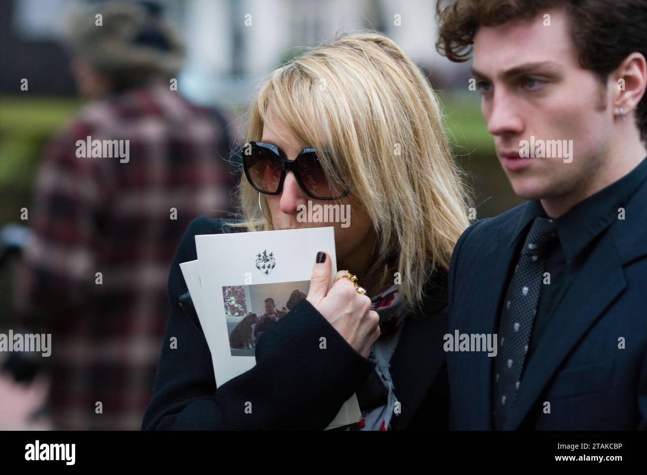 25.2.10 Alexander Lee McQueen funerale a knightsbridge Kate Moss, Naomi Campbell, Stella McCartney, Sam Taylor-Wood e Daphne Guinness sono stati tra i partecipanti Foto Stock