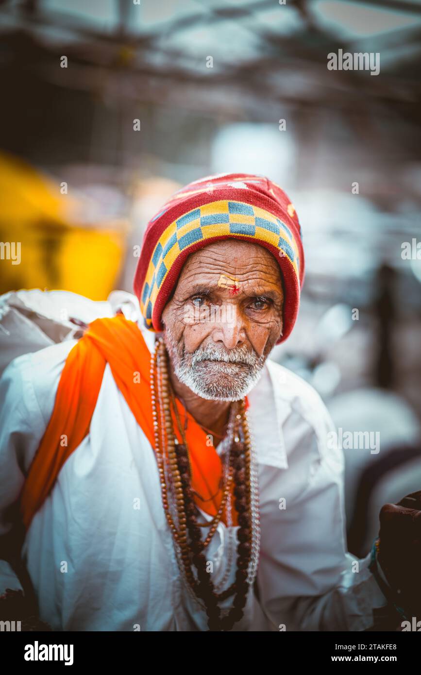 Gente per le strade dell'India Foto Stock