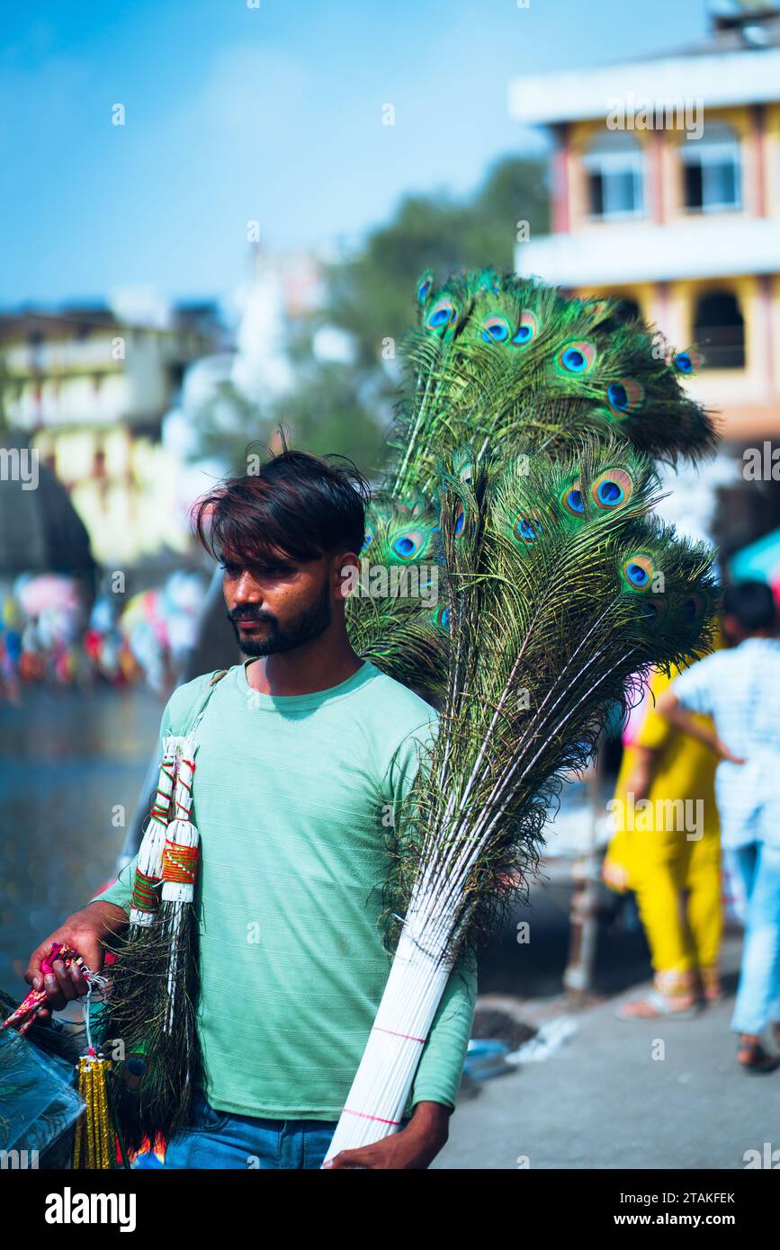 Gente per le strade dell'India Foto Stock