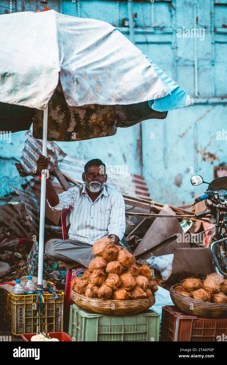 Gente per le strade dell'India Foto Stock