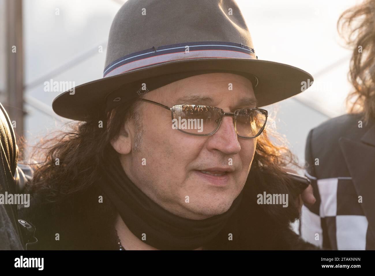 New York, USA. 30 novembre 2023. Eric Singer della KISS band visita la piattaforma di osservazione dell'Empire State Building a New York il 30 novembre 2023 per celebrare lo spettacolo finale della band al MSG Credit: SIPA USA/Alamy Live News Foto Stock