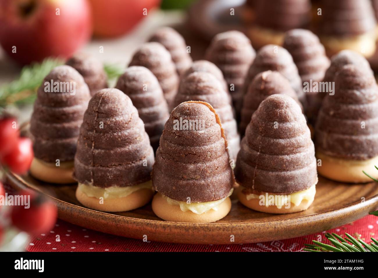 Alveari o nidi di vespe - tradizionali biscotti di Natale cechi riempiti con crema di eggnog Foto Stock